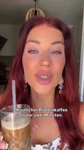 Jil Selina im zugeordneten Originalvideo: Protein-Kaffee selbst mixen